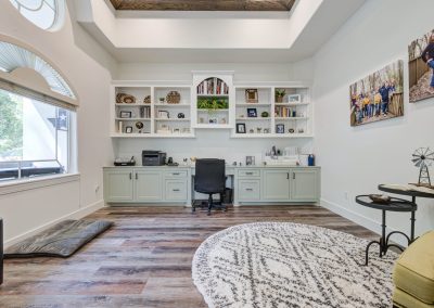 Bold and Rustic Home Office in Conroe