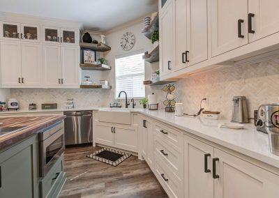 Waterfront Melody Kitchen In Conroe